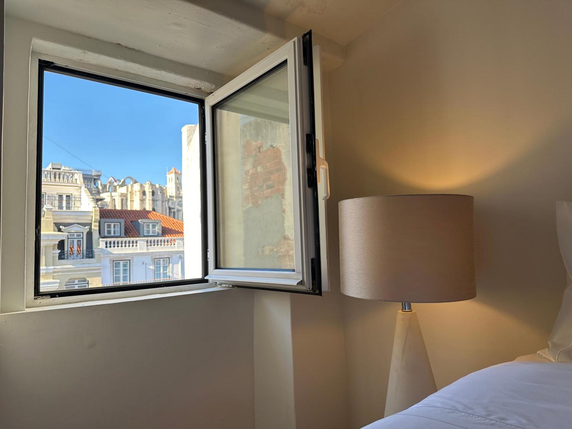 Apartamento The Romantic Nest - The Perfect Getaway At Downtown, 6th-floor No Lift Lisboa